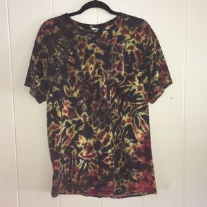 Tie dye 90s style shirt